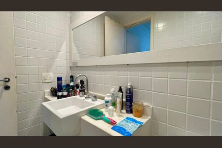 Apartamento para alugar com 60m², 2 quartos e 1 vaga Apartamento para alugar com 60m², 2 quartos e 1 vagaBanheiro da Suíte
