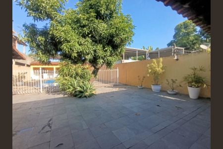 Quintal de casa para alugar com 2 quartos, 200m² em Heliópolis, Belford Roxo