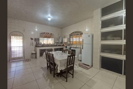 Casa para alugar com 200m², 2 quartos e 4 vagas Casa para alugar com 200m², 2 quartos e 4 vagasCozinha