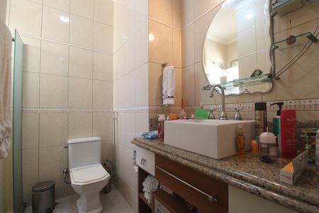 Casa de condomínio à venda com 200m², 3 quartos e 2 vagasBanheiro da suíte 2