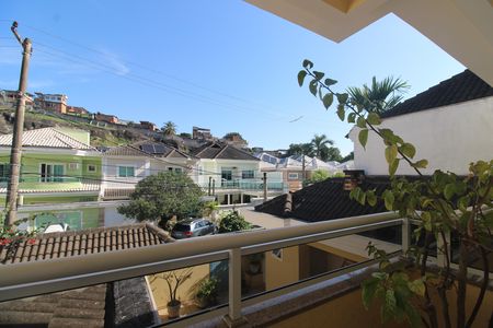 Casa de condomínio à venda com 200m², 3 quartos e 2 vagasSuíte 1 - Varanda