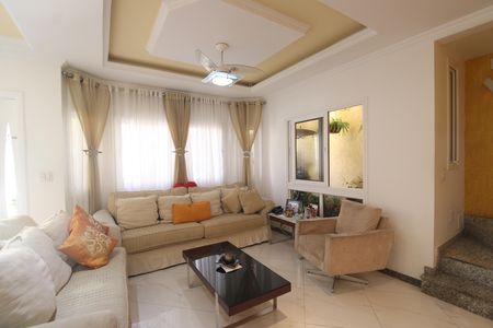Casa de condomínio à venda com 200m², 3 quartos e 2 vagasSala