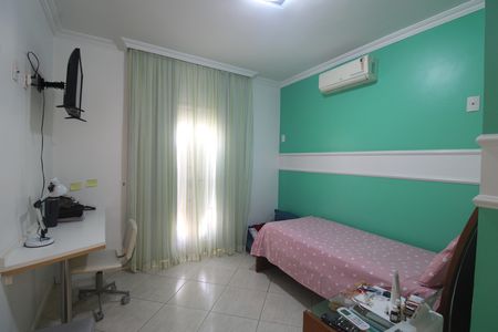 Casa de condomínio à venda com 200m², 3 quartos e 2 vagasSuíte 2