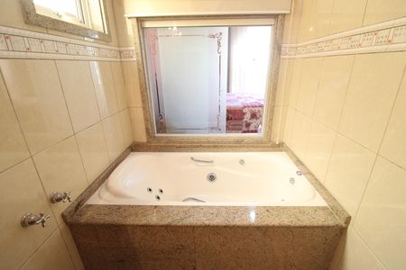 Casa de condomínio à venda com 200m², 3 quartos e 2 vagasBanheiro da suíte