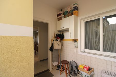 Casa de condomínio à venda com 200m², 3 quartos e 2 vagasÁrea de serviço