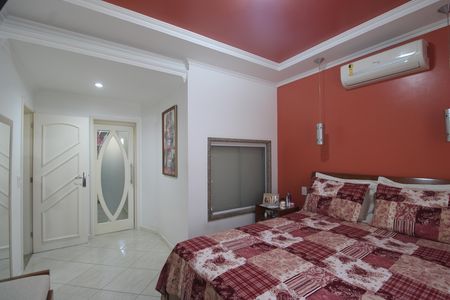 Casa de condomínio à venda com 200m², 3 quartos e 2 vagasSuíte 1