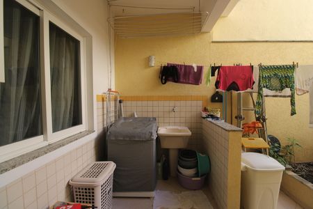 Casa de condomínio à venda com 200m², 3 quartos e 2 vagasÁrea de serviço