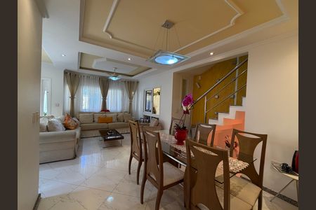Casa de condomínio à venda com 200m², 3 quartos e 2 vagas Casa de condomínio à venda com 200m², 3 quartos e 2 vagasSala