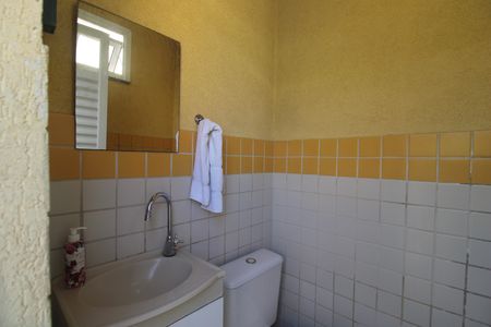 Casa de condomínio à venda com 200m², 3 quartos e 2 vagasQuintal - Banheiro