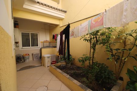 Casa de condomínio à venda com 200m², 3 quartos e 2 vagasÁrea de serviço