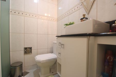 Casa de condomínio à venda com 200m², 3 quartos e 2 vagasBanheiro social