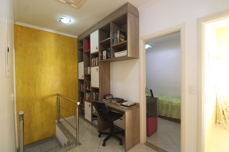 Casa de condomínio à venda com 200m², 3 quartos e 2 vagasHall