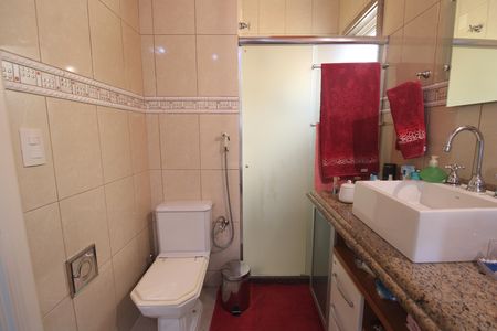 Casa de condomínio à venda com 200m², 3 quartos e 2 vagasBanheiro da suíte