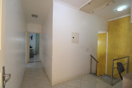 Casa de condomínio à venda com 200m², 3 quartos e 2 vagasCorredor