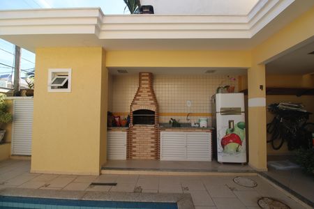 Casa de condomínio à venda com 200m², 3 quartos e 2 vagasQuintal - Churrasqueira 