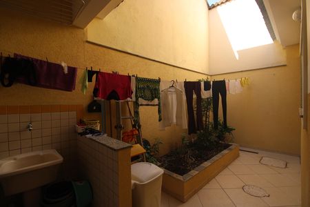 Casa de condomínio à venda com 200m², 3 quartos e 2 vagasÁrea de serviço