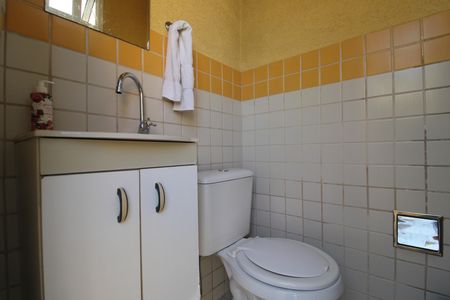 Casa de condomínio à venda com 200m², 3 quartos e 2 vagasQuintal - Banheiro