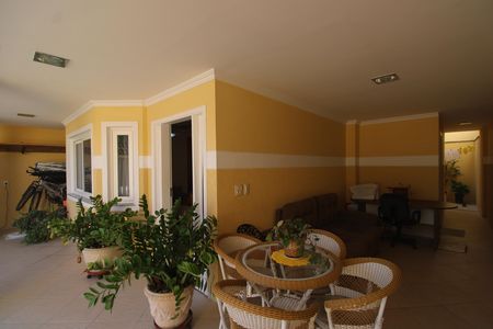 Casa de condomínio à venda com 200m², 3 quartos e 2 vagasQuintal - Frente da casa