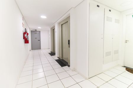 Apartamento à venda com 33m², 2 quartos e sem vaga Apartamento à venda com 33m², 2 quartos e sem vagaHall