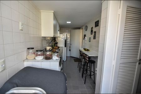 Apartamento à venda com 68m², 2 quartos e 1 vagaÁrea de Serviço