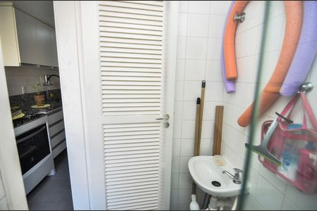 Apartamento à venda com 68m², 2 quartos e 1 vagaBanheiro de Serviço