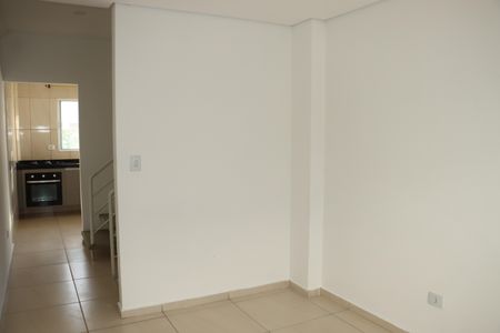 Casa de Condomínio para alugar com 2 quartos, 100m² em Parque Santa Rita de Cassia, Cotia