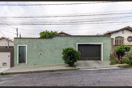 Casa para alugar com 120m², 3 quartos e 4 vagasFachada