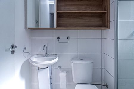 Banheiro social de apartamento para alugar com 2 quartos, 41m² em Jardim Santa Emilia, São Paulo