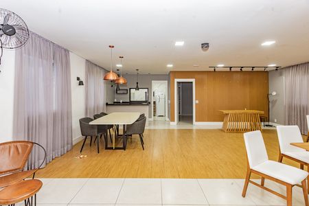 Apartamento para alugar com 41m², 2 quartos e 1 vaga Apartamento para alugar com 41m², 2 quartos e 1 vagaÁrea comum - Salão de festas
