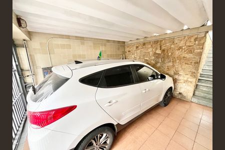 Garagem de casa à venda com 4 quartos, 150m² em Vila Vitorio Mazzei, São Paulo