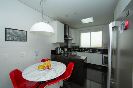 Apartamento para alugar com 200m², 4 quartos e 4 vagasCOZINHA