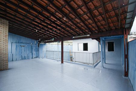 Casa à venda com 180m², 3 quartos e 5 vagas Casa à venda com 180m², 3 quartos e 5 vagasQuintal