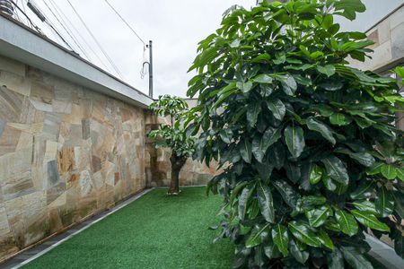 Casa à venda com 180m², 3 quartos e 5 vagas Casa à venda com 180m², 3 quartos e 5 vagasGaragem