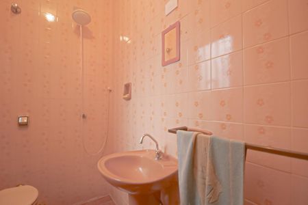 Casa à venda com 180m², 3 quartos e 5 vagas Casa à venda com 180m², 3 quartos e 5 vagasBanheiro de serviço