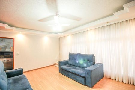 Casa à venda com 180m², 3 quartos e 5 vagas Casa à venda com 180m², 3 quartos e 5 vagasSala