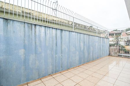 Casa à venda com 180m², 3 quartos e 5 vagas Casa à venda com 180m², 3 quartos e 5 vagasSacada