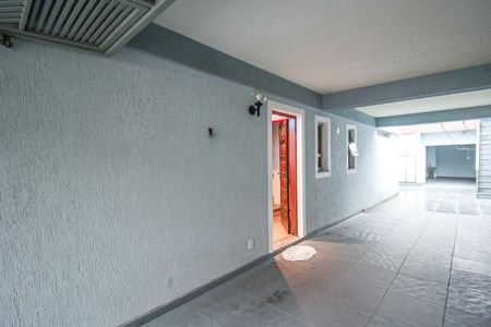 Casa à venda com 180m², 3 quartos e 5 vagas Casa à venda com 180m², 3 quartos e 5 vagasGaragem