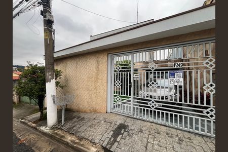 Casa à venda com 180m², 3 quartos e 5 vagas Casa à venda com 180m², 3 quartos e 5 vagasFachada