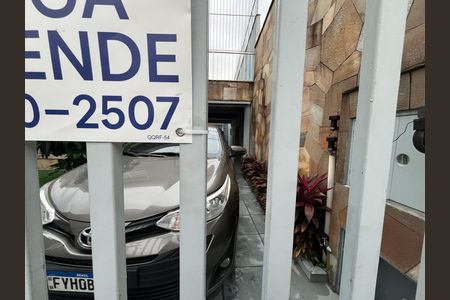 Casa à venda com 180m², 3 quartos e 5 vagas Casa à venda com 180m², 3 quartos e 5 vagasPlaquinha