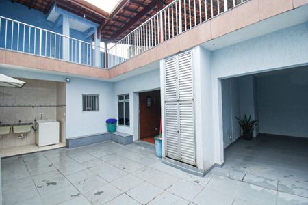 Casa à venda com 180m², 3 quartos e 5 vagas Casa à venda com 180m², 3 quartos e 5 vagasQuintal