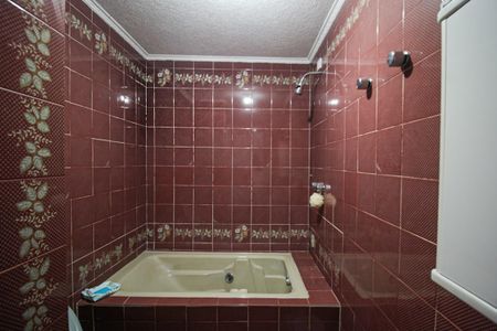 Casa à venda com 180m², 3 quartos e 5 vagas Casa à venda com 180m², 3 quartos e 5 vagasBanheiro