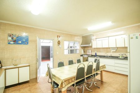 Casa à venda com 180m², 3 quartos e 5 vagas Casa à venda com 180m², 3 quartos e 5 vagasCozinha