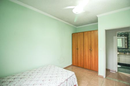 Casa à venda com 180m², 3 quartos e 5 vagas Casa à venda com 180m², 3 quartos e 5 vagasQuarto 2