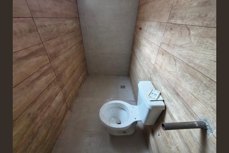 Casa de condomínio à venda com 135m², 3 quartos e 2 vagas Casa de condomínio à venda com 135m², 3 quartos e 2 vagasBanheiro da suíte