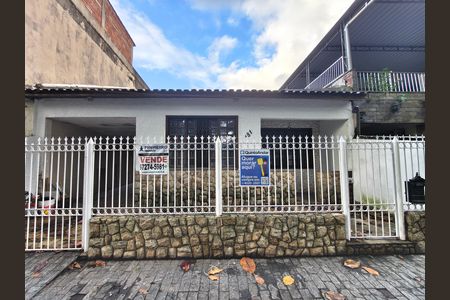 Casa de condomínio à venda com 135m², 3 quartos e 2 vagas Casa de condomínio à venda com 135m², 3 quartos e 2 vagasFachada