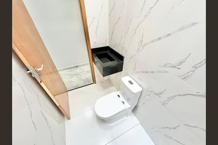Casa à venda com 139m², 3 quartos e 2 vagas Casa à venda com 139m², 3 quartos e 2 vagasBanheiro