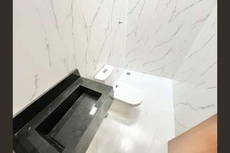 Casa à venda com 139m², 3 quartos e 2 vagas Casa à venda com 139m², 3 quartos e 2 vagasBanheiro