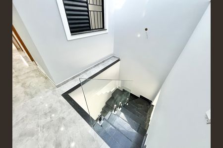 Casa à venda com 139m², 3 quartos e 2 vagas Casa à venda com 139m², 3 quartos e 2 vagasEscada