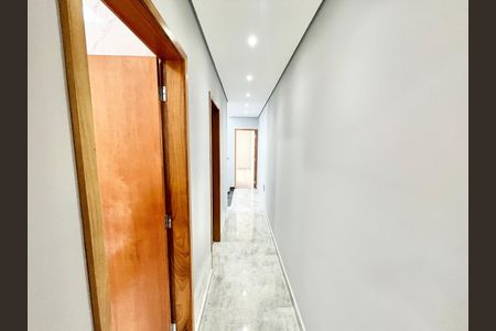 Casa à venda com 139m², 3 quartos e 2 vagas Casa à venda com 139m², 3 quartos e 2 vagasCorredor