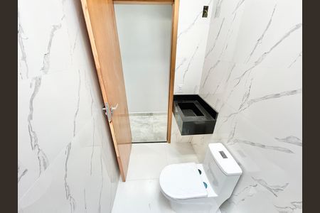 Casa à venda com 139m², 3 quartos e 2 vagas Casa à venda com 139m², 3 quartos e 2 vagasBanheiro